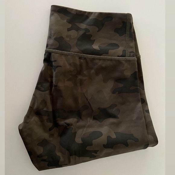 lululemon | Wunder Under Pant Luxtreme | size 6 | Green camo print - Picture 7 of 9
